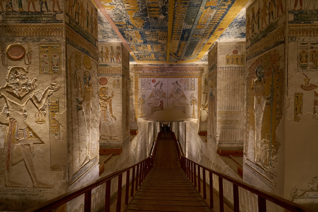 Entdecken Sie Qasr Dusch: eine historische Festung in Ägypten | Secret World Trip Planner