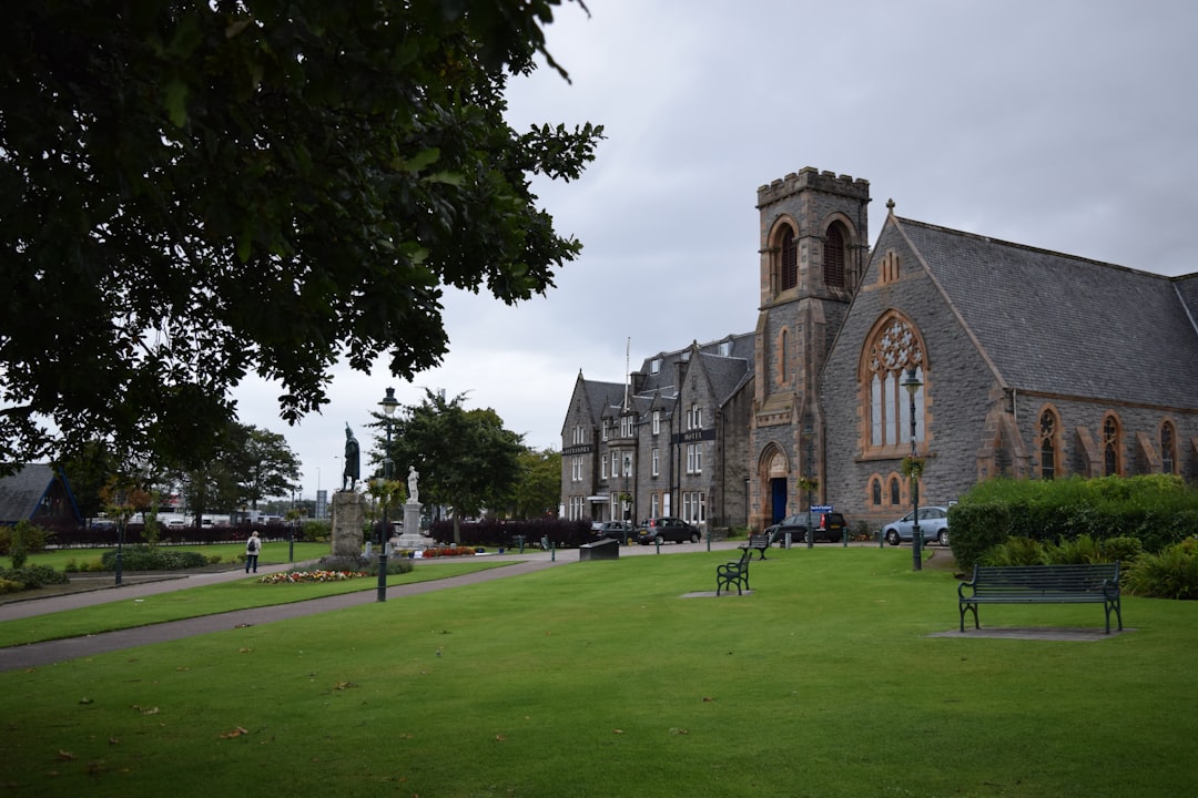 Entdecken Sie die Lincluden Collegiate Church: Geschichte und Schönheit in Schottland - Dumfries and Galloway | Secret World Trip Planner