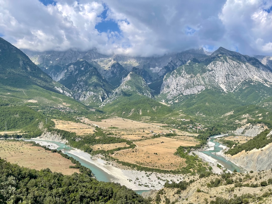 Maja et Runjes : Un Paradis Naturel en Albanie - Lukan | Secret World Trip Planner