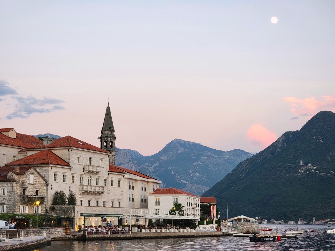 Scopri Ljeljeni vrh: la montagna incantevole del Montenegro - Prošćenje | Secret World Trip Planner