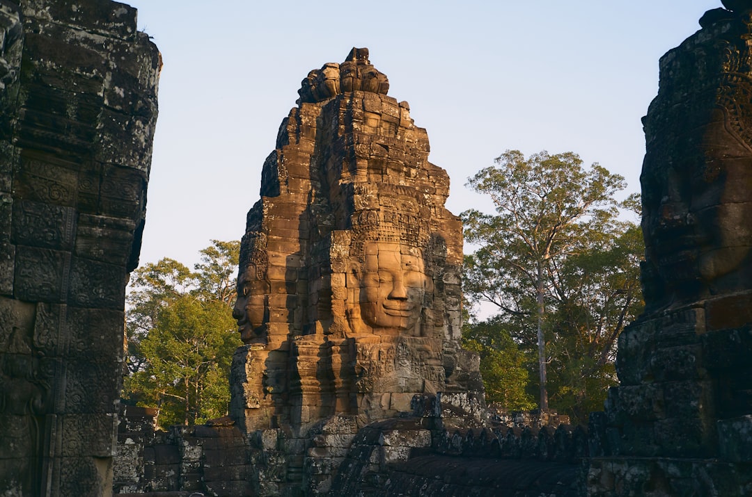Die Geschichte der Buddhas in Kambodscha erkunden - Sangkom Thmei | Secret World Trip Planner
