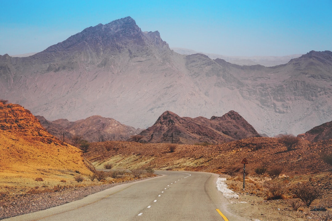 Scopri Jabal Madhrub: la collina incantevole dell'Oman - الشعنزي | Secret World Trip Planner