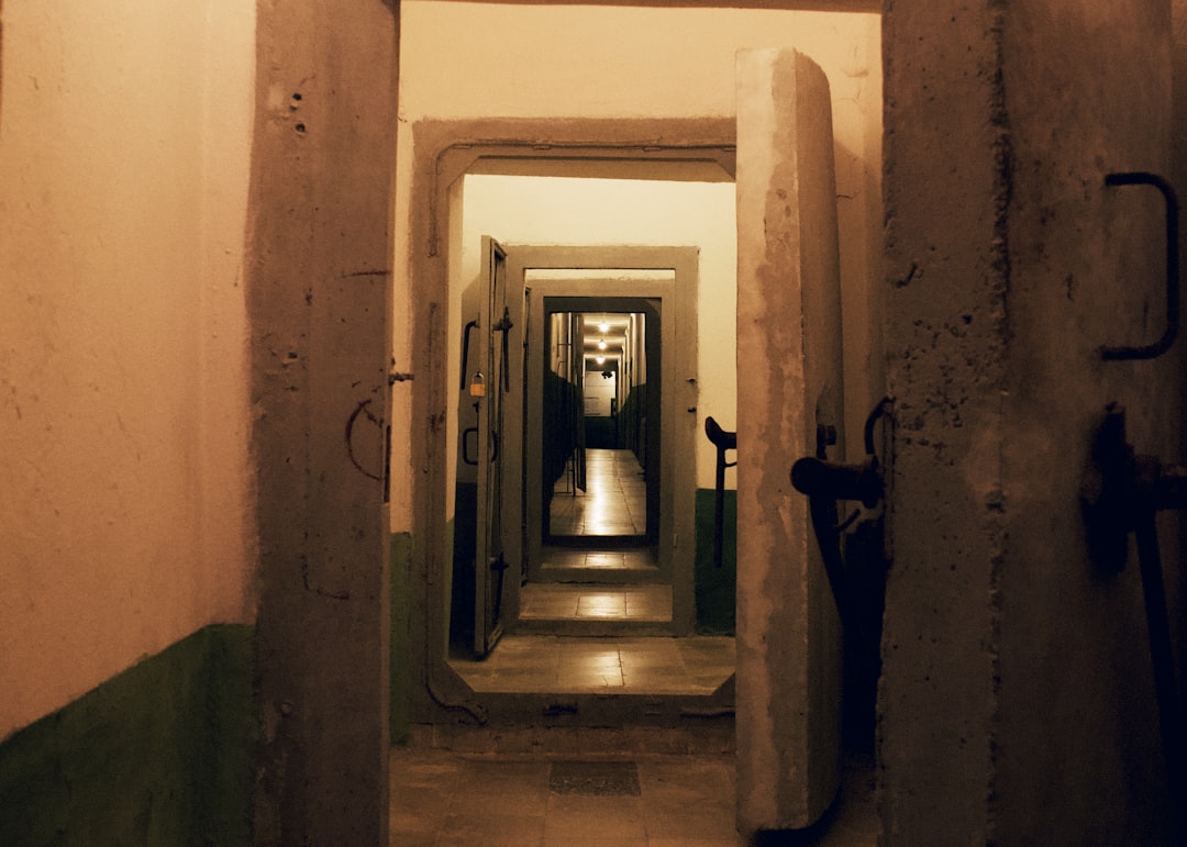 Découvrir le Bunker : Histoire et Culture en Albanie - Tiranë | Secret World Trip Planner