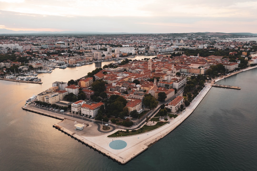 Découvrir la figure de Franjo Tuđman en Croatie - Makarska | Secret World Trip Planner