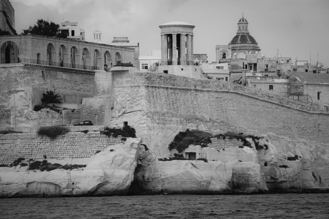 Découvrir le Monument au Soldat Inconnu à Malte - Il-Belt Valletta | Secret World Trip Planner