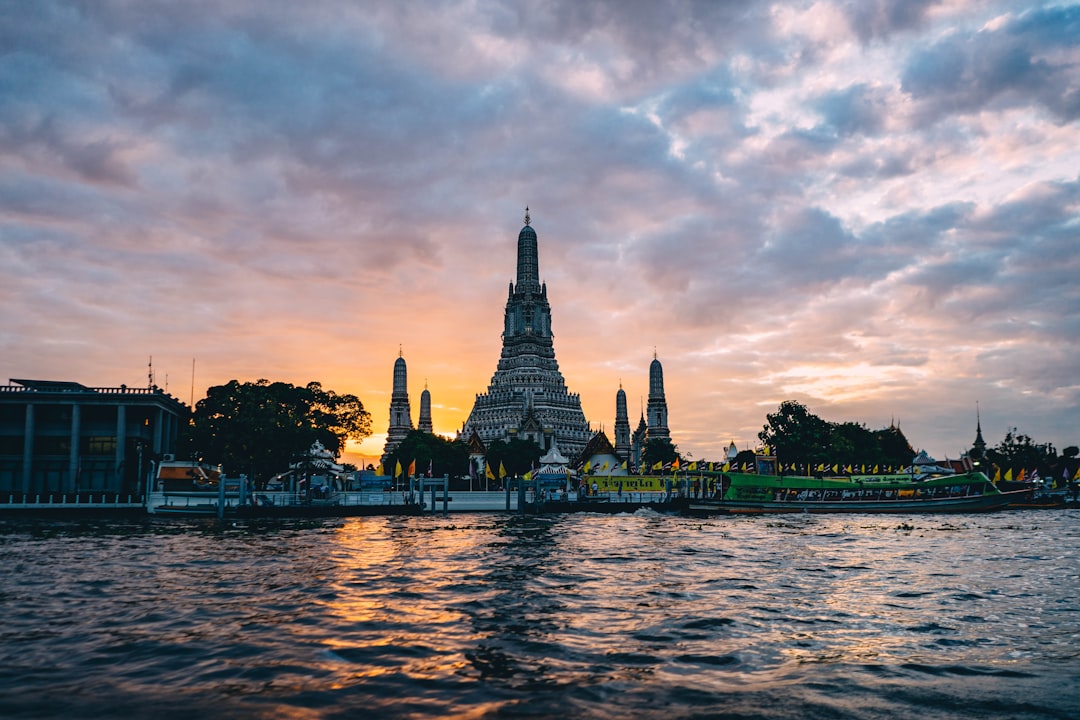 Découvrez le Wat Phra Si Iriyabot : un trésor historique en Thaïlande - Mueang Kamphaeng Phet District | Secret World Trip Planner