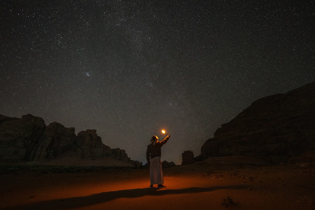 Ash Sharqiyah Sands: Der orangefarbene Wüstenzauber Omans - Mandinat Al Sultan Qaboos Bidiyah OM Bidiyah OM | Secret World Trip Planner