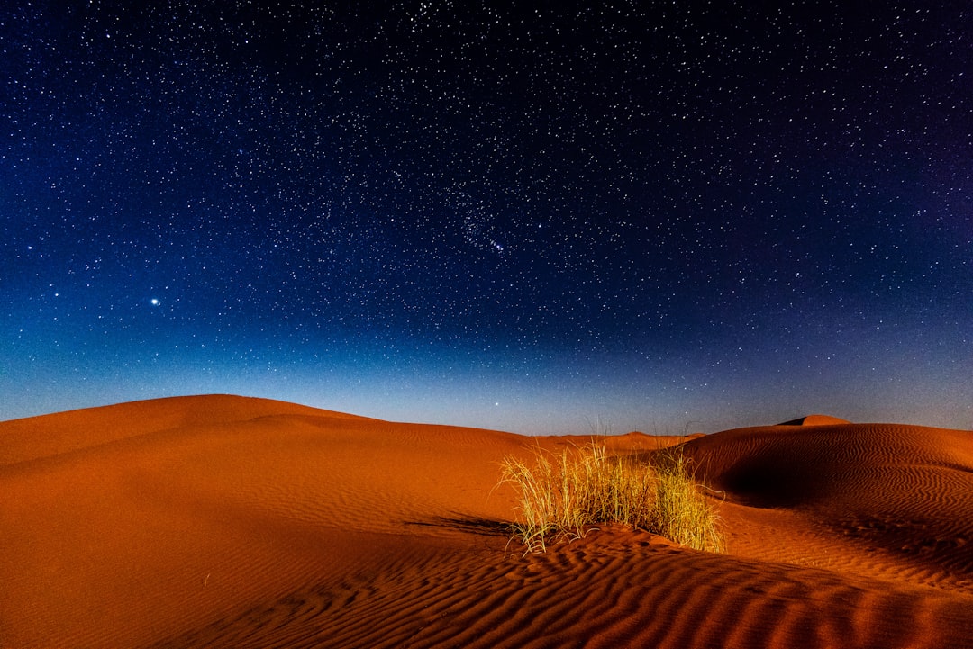 Sables d'Ash Sharqiyah : le désert orange d'Oman - Mandinat Al Sultan Qaboos Bidiyah OM Bidiyah OM | Secret World Trip Planner