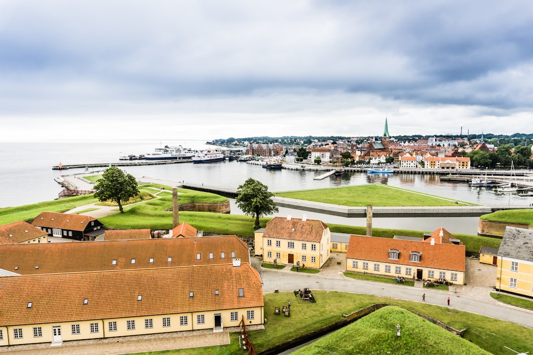 Vejrpigerne : Le Phare de la Culture Danoise à Copenhague - Rådhuspladsen 14 | Secret World Trip Planner