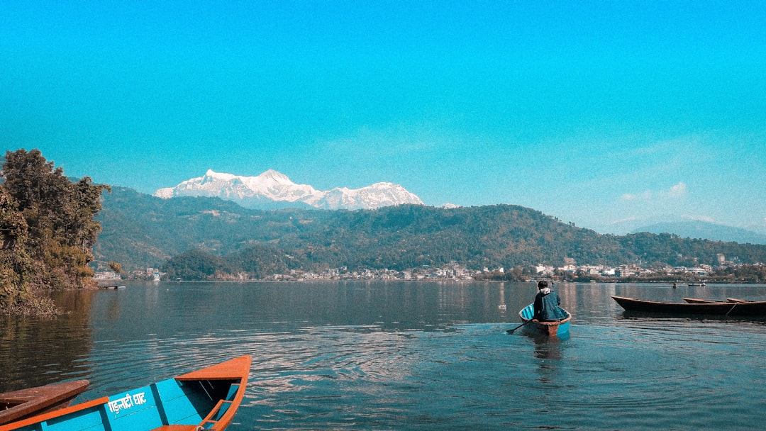 Lac Phewa : le reflet de l'Annapurna sur l'eau - gantavya St | Secret World Trip Planner