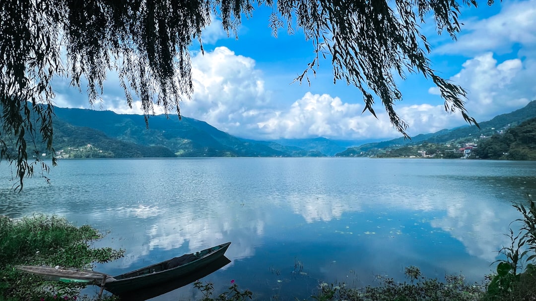 Lac Phewa : le reflet de l'Annapurna sur l'eau - gantavya St | Secret World Trip Planner