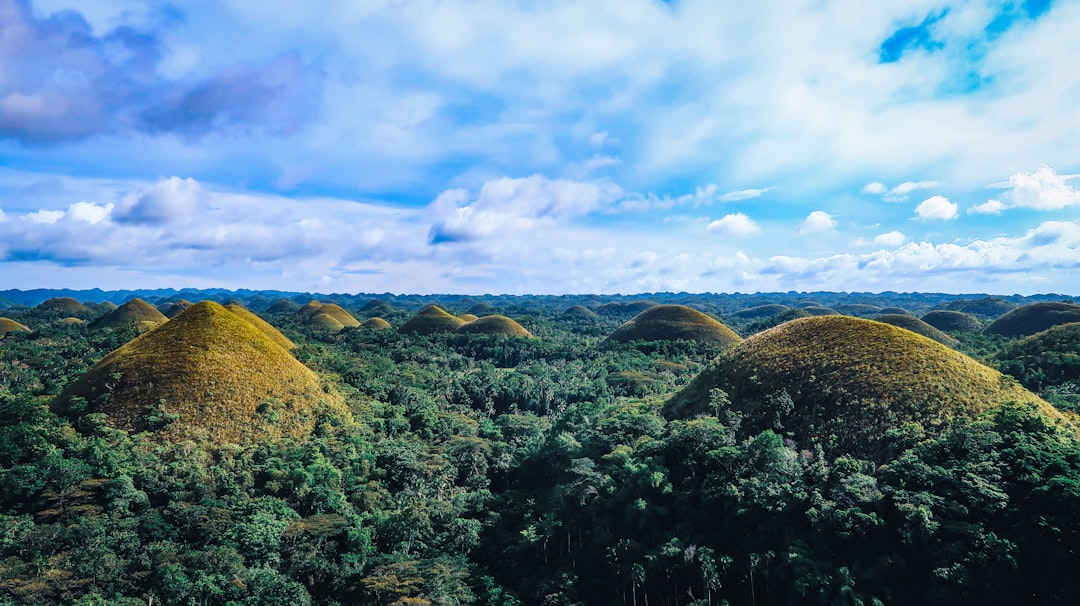 Collines de chocolat à Bohol : un panorama enchanteur - Carmen | Secret World Trip Planner