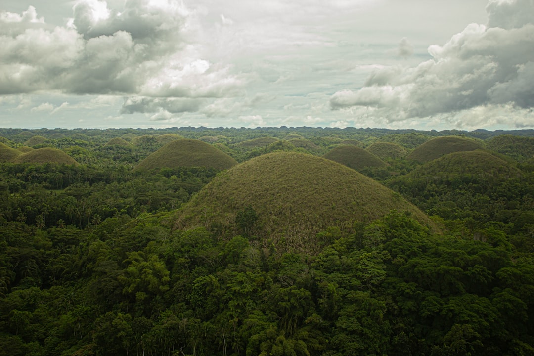 Collines de chocolat à Bohol : un panorama enchanteur - Carmen | Secret World Trip Planner