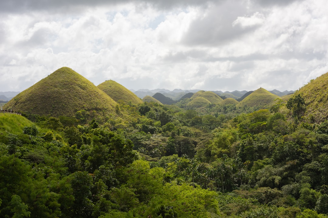 Collines de chocolat à Bohol : un panorama enchanteur - Carmen | Secret World Trip Planner