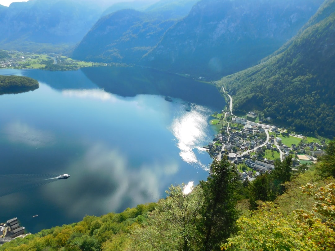 Hallstatt vu d'en haut : le Skywalk sur le lac alpin - Gosaumühlstraße 67 | Secret World Trip Planner