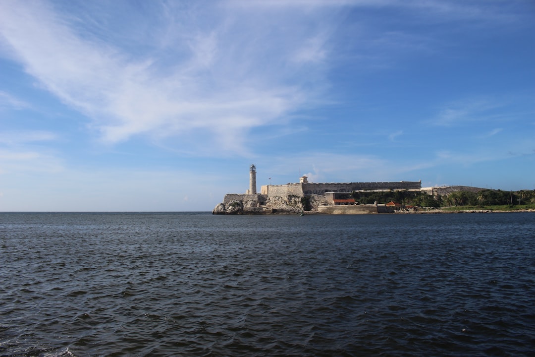 Faro Castillo del Morro: sentinella dell'Avana — 5J2V+35R