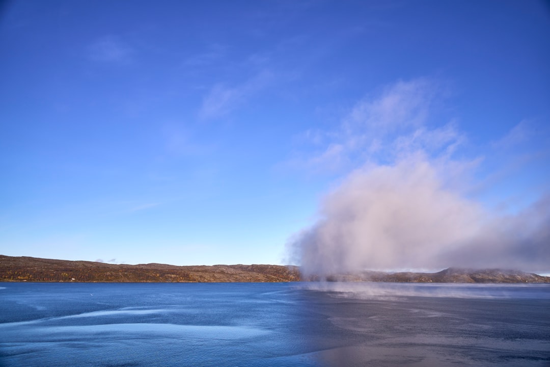 Strokkur : le geyser islandais qui jaillit toutes les 10 minutes - Hafnartún | Secret World Trip Planner