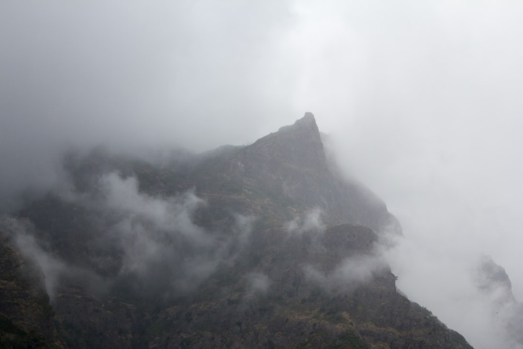 Pico do Arieiro : panoramas au-dessus des nuages à Madère - Pico do Arieiro | Secret World Trip Planner