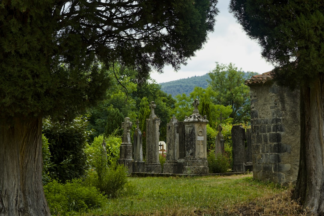 Noraduz: il cimitero dei khachkar sul lago Sevan - 95FJ+RFR | Secret World Trip Planner