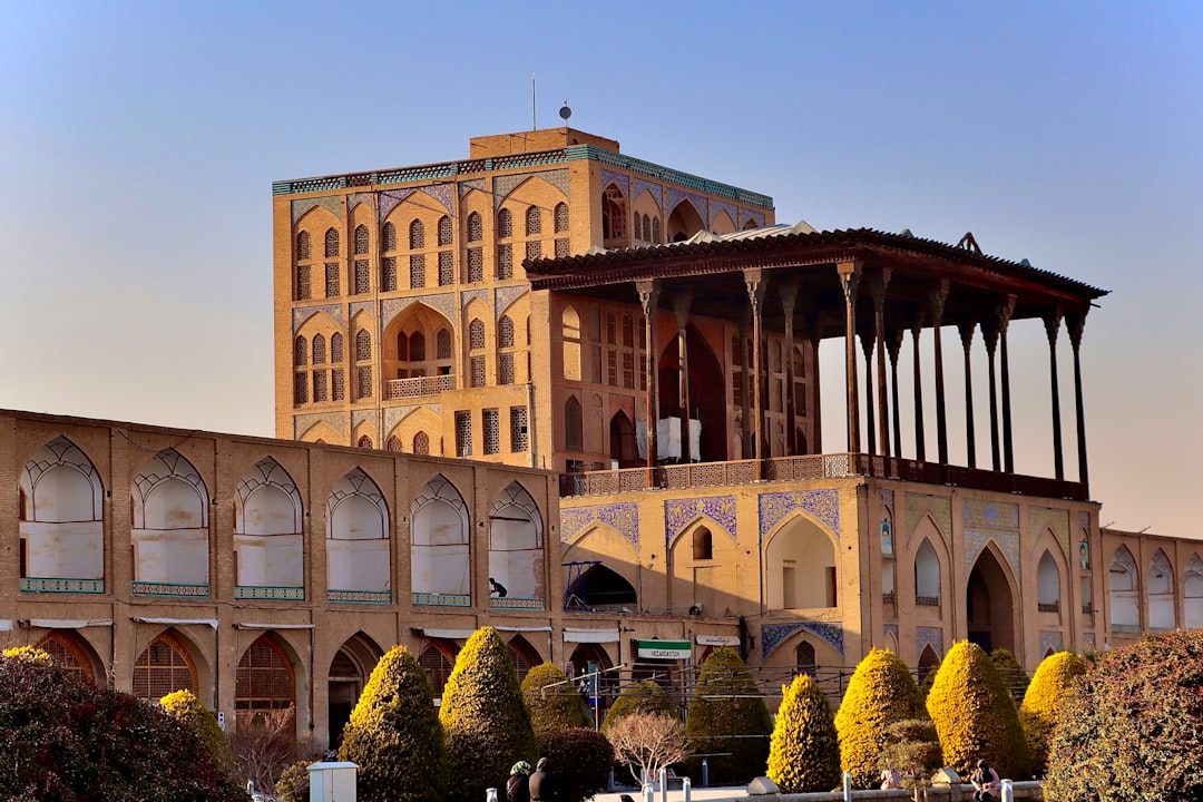 Chehel Sotoun: Der Pavillon der vierzig Spiegel - Esfahan | Secret World Trip Planner