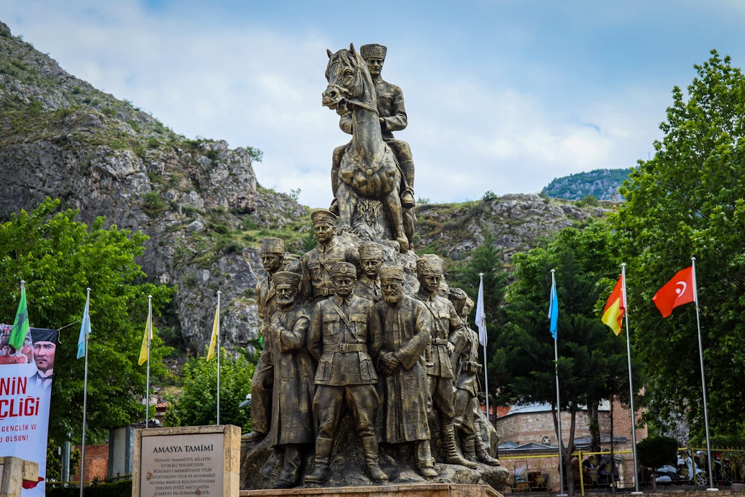 Monument au Mineur d'Oruro : art et identité andine - 2VJJ+VJ2 | Secret World Trip Planner