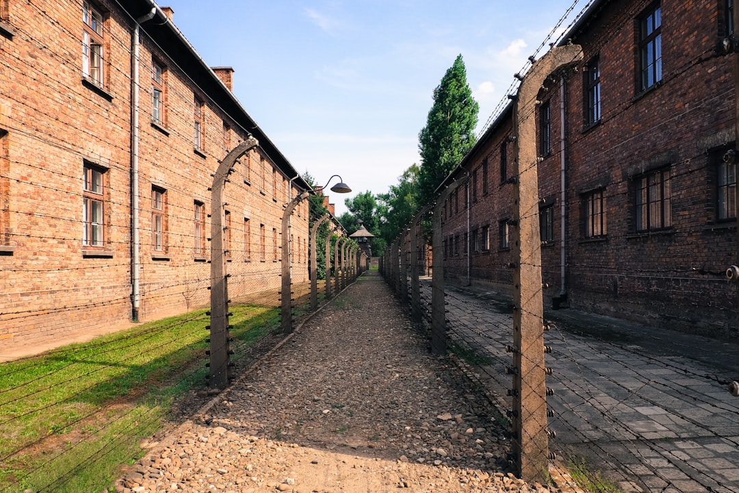 Auschwitz-Birkenau : visite du mémorial de la Shoah - Więźniów Oświęcimia 55 | Secret World Trip Planner