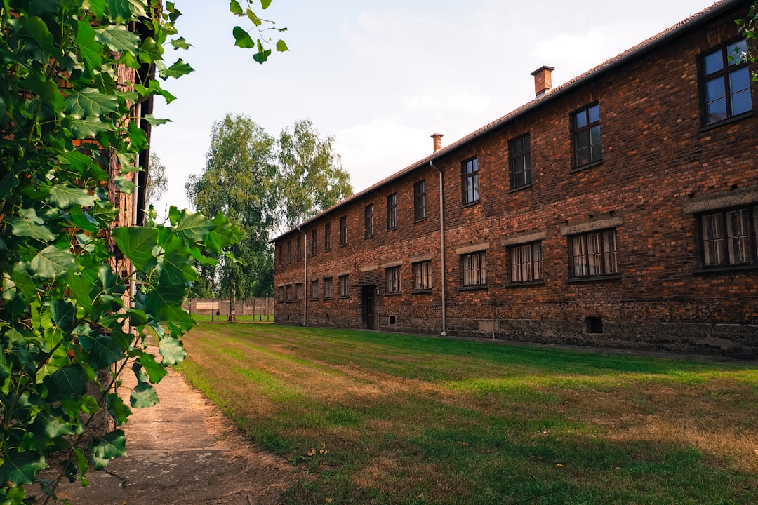 Auschwitz-Birkenau : visite du mémorial de la Shoah - Więźniów Oświęcimia 55 | Secret World Trip Planner