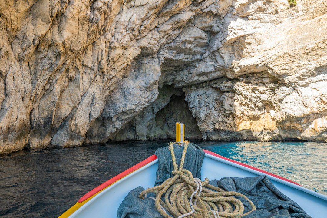 Blue Grotto di Malta: le grotte marine di Wied iż-Żurrieq - Crendi | Secret World Trip Planner