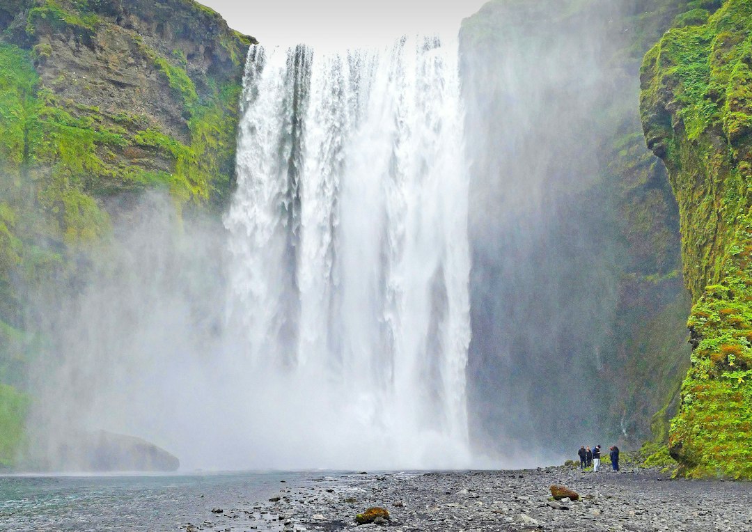 Fimmvörðuháls: Hiking Between Glaciers and Lava - Gönguleið um Fimmvörðuháls | Secret World Trip Planner