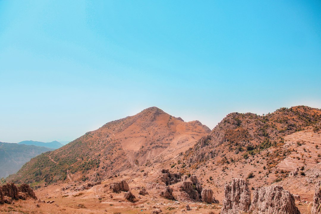 Wanderwege zwischen den Jahrhunderte alten Zedern von Tannourine - Tannourine El Faouqa | Secret World Trip Planner