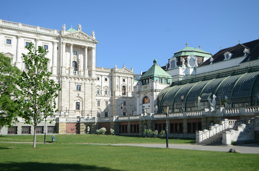 Secret World vs Wanderlog: quale app scegliere per Vienna 2026 - Vienna | Secret World Trip Planner