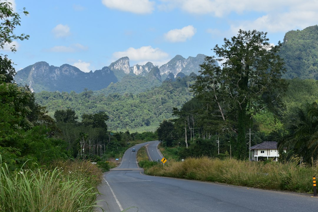 Explore เขาปลายห้วย: Un Paradis Naturel en Thaïlande — Thong Pha Phum District
