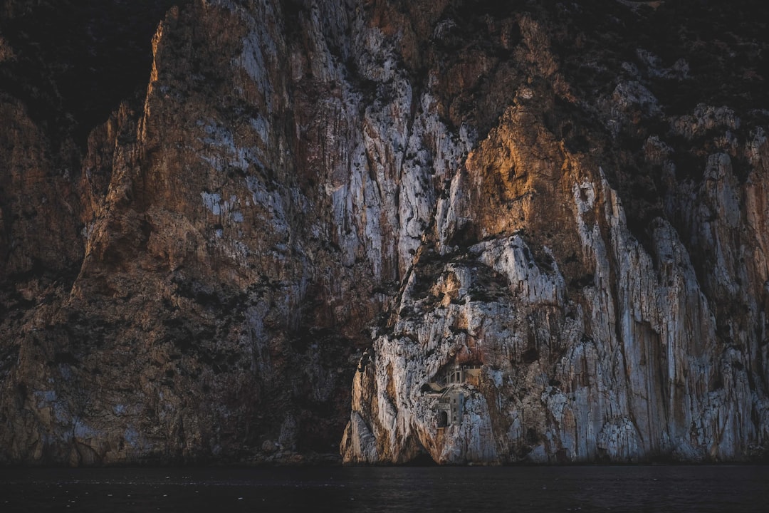 Perak gua di Cape Pantai - Palinuro | Secret World Trip Planner