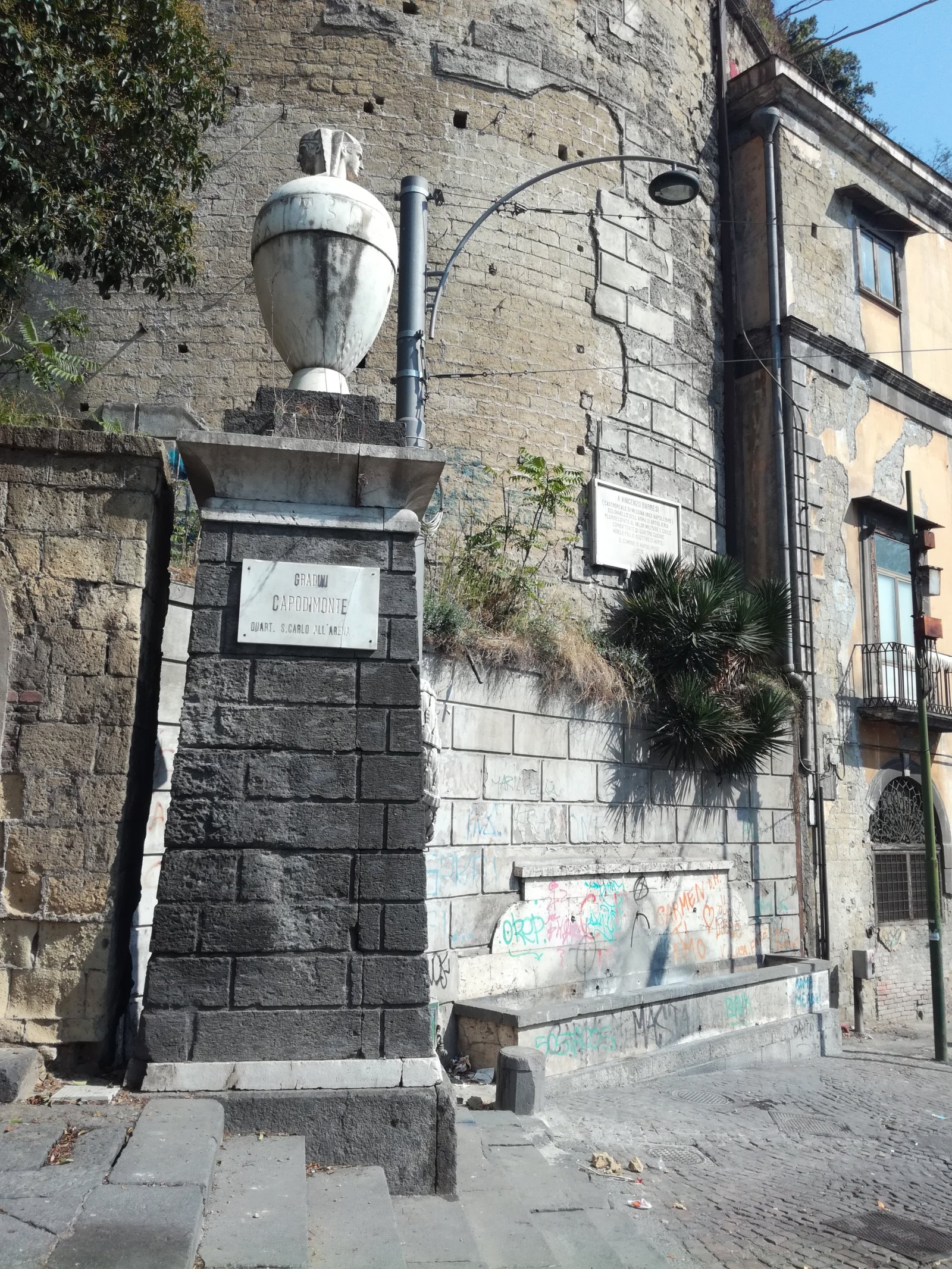 מעיין קפודימון - Napoli | Secret World Trip Planner