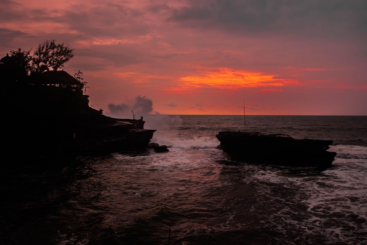 Bali | Pura Tanah Lot - Kabupaten Tabanan | Secret World Trip Planner