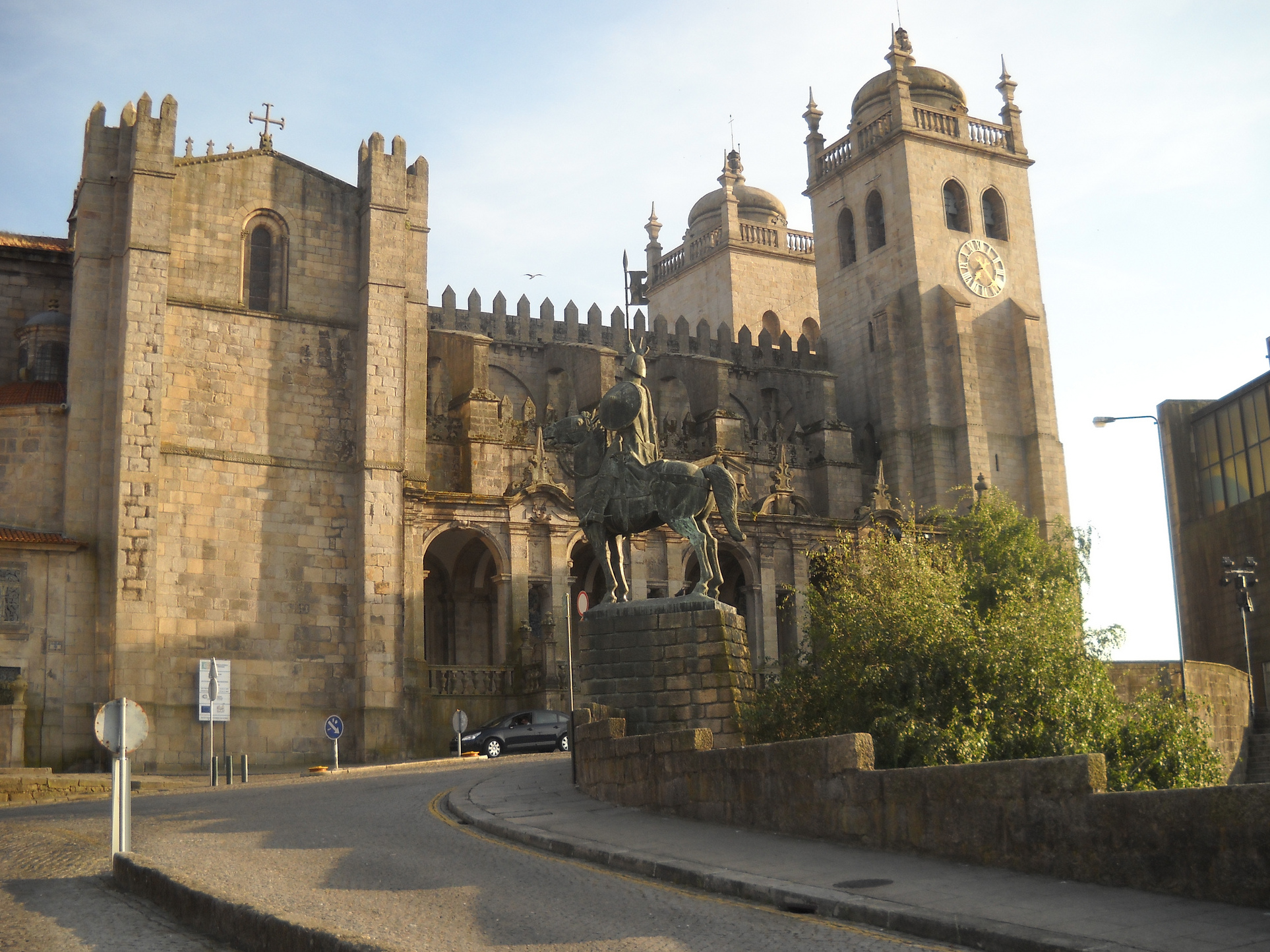 Portugal | La cathédrale de Porto - Porto | Secret World Trip Planner