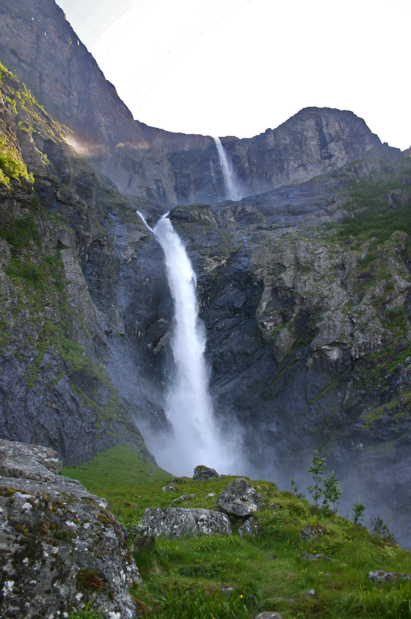 Mardalsfossen - Une des plus hautes chutes d'eau de Norvège - 6472 Eikesdal | Secret World Trip Planner