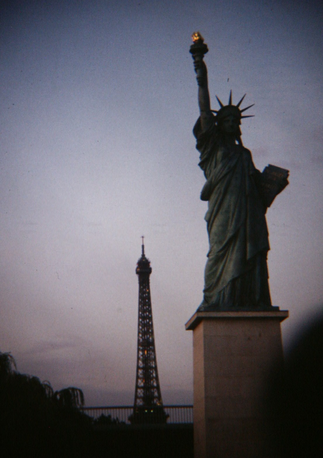 Statuja e Lirisë, replika e Cygnes Në Paris - Paris | Secret World Trip Planner