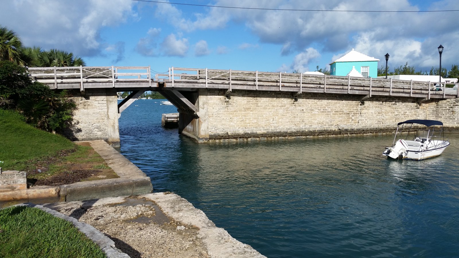 Pont de Somerset : le plus petit pont-levis fonctionnel du monde - Sandys | Secret World Trip Planner