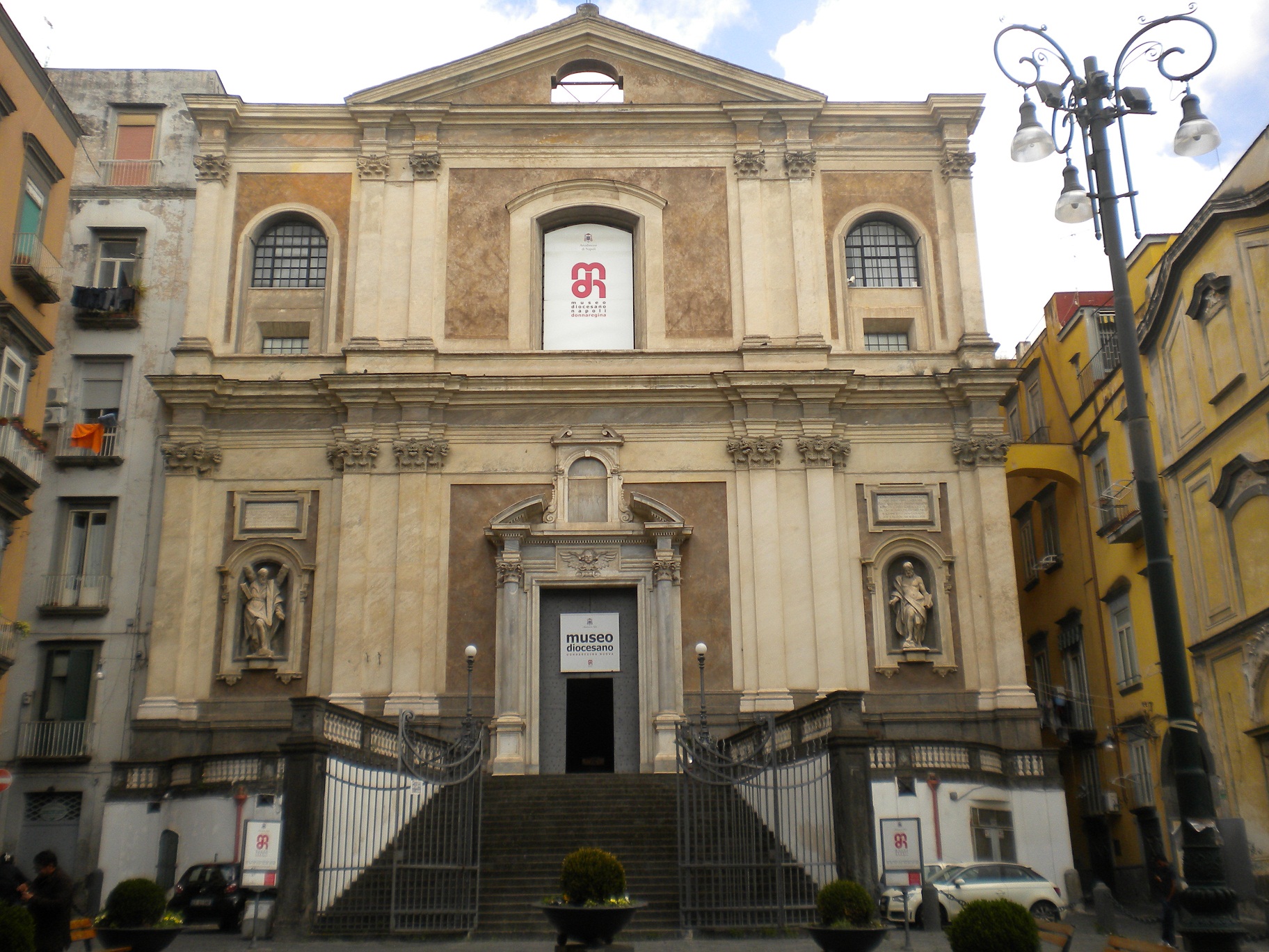 Santa Mariya Donna Regina Nuova cherkovi - Napoli | Secret World Trip Planner