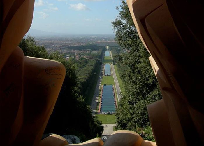 La tour au sommet de la cascade - Caserta | Secret World Trip Planner