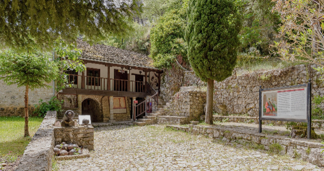 Ali Pascha und Museum der Revolutionszeit - Nisos Ioanninon | Secret World Trip Planner