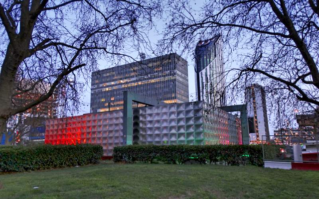 Michael Faradayren monumentua - Elephant and Castle | Secret World Trip Planner
