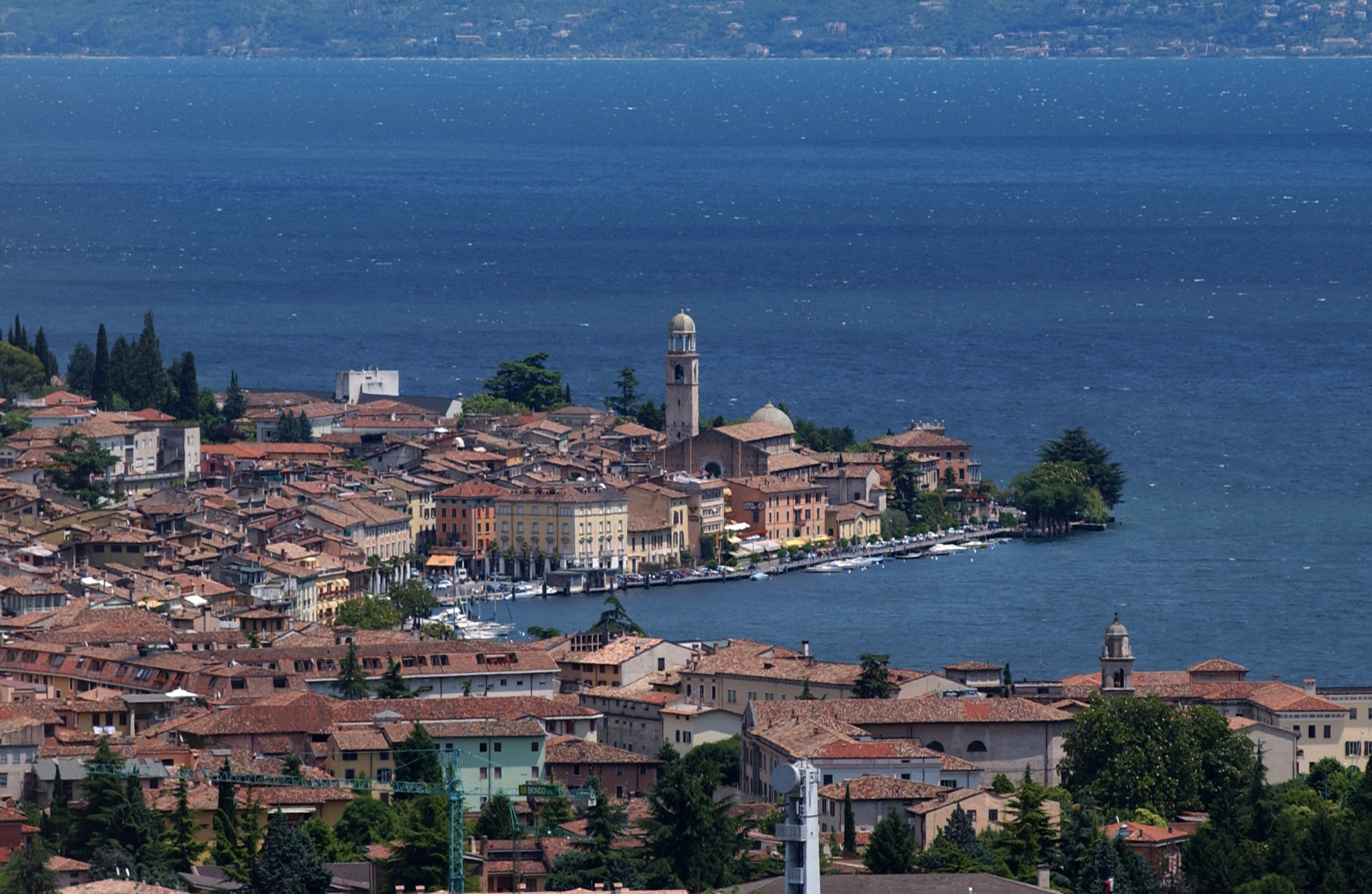 Au milieu de collines verdoyantes - Salò | Secret World Trip Planner