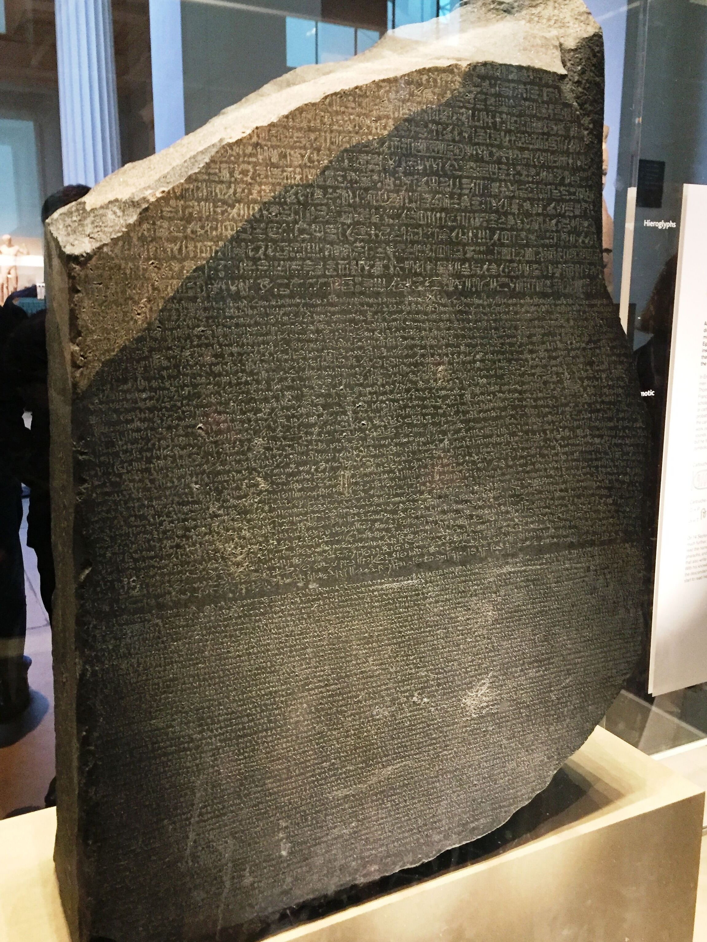 Londona un slavenā Rosetta Stone - Bloomsbury | Secret World Trip Planner