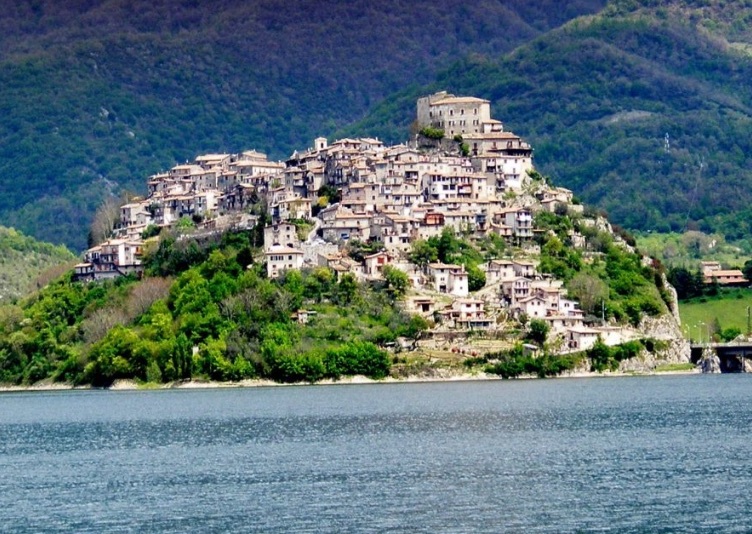 Castel di Tora - Castel di Tora | Secret World Trip Planner