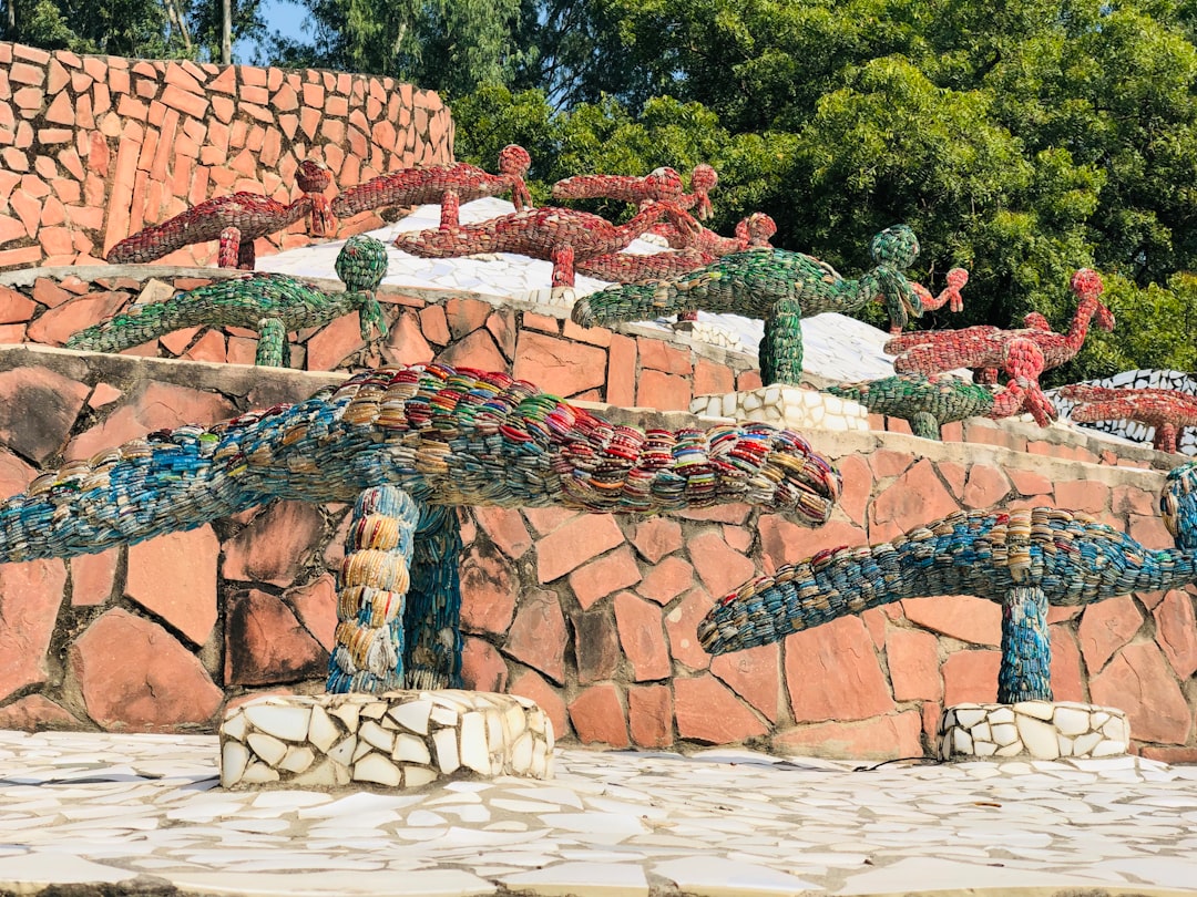 Nek Chand, un jardin de chutes d'eau et de sculptures faites à la main - Chandigarh | Secret World Trip Planner