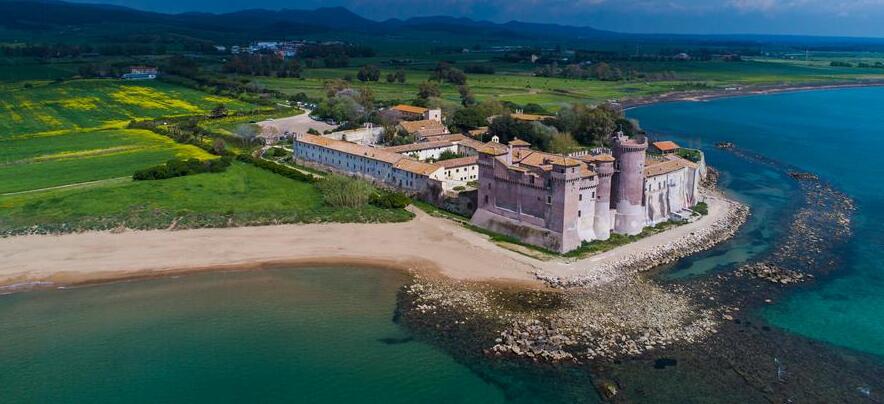 Бархўрди Санта-Шимол - Castello Santa Severa | Secret World Trip Planner