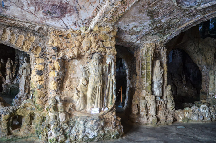 چرچ کے Piedigrotta - Pizzo | Secret World Trip Planner