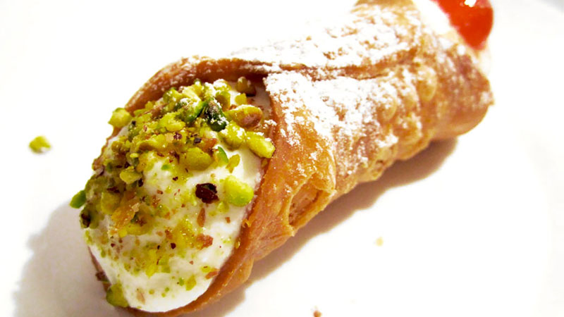 Dattilo und der überdimensionale sizilianische Cannolo - Dattilo | Secret World Trip Planner